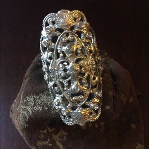 VSA silver ring. Clear crystals